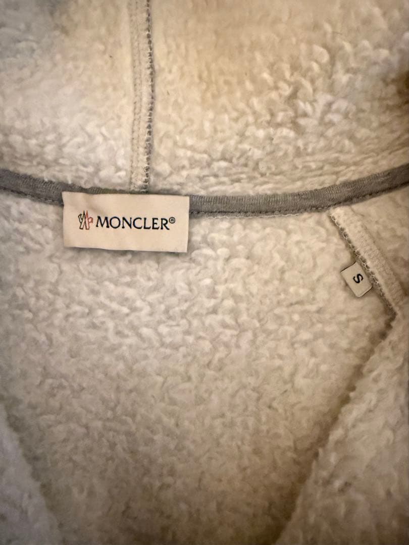 正規品　今週限定価格　MONCLEAR OFF-WHITE パーカー