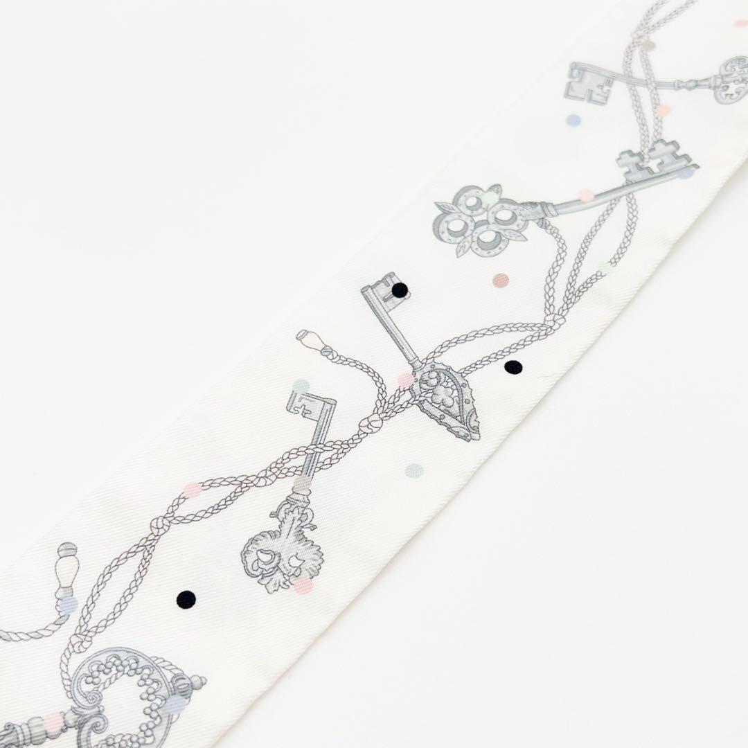 HERMES エルメス　ツイリー　スカーフ　LES　CLES　シルク　　鍵柄