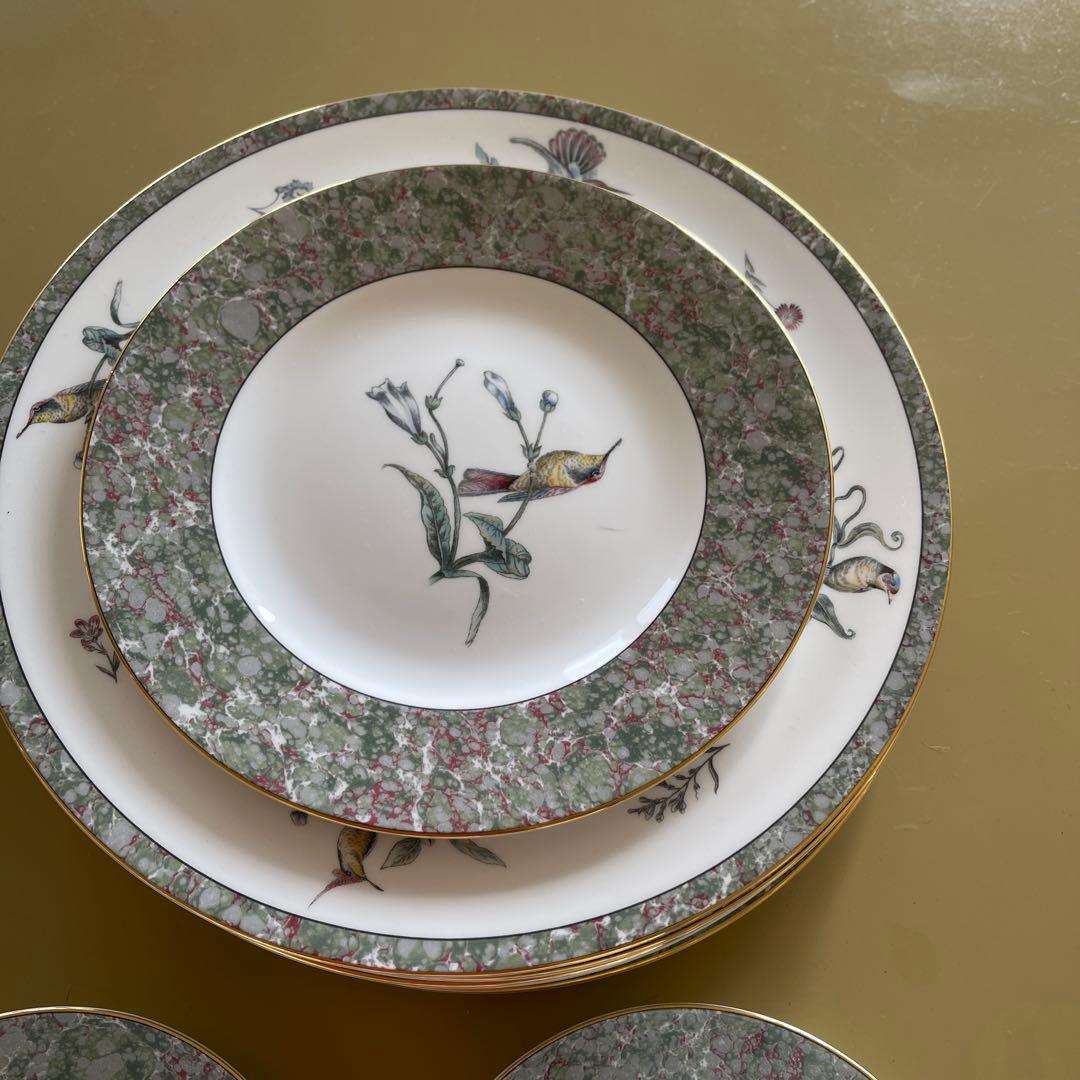 ウェッジウッド　ハミングバード　ディナー　サラダ　カップ&ソーサーセットでです。