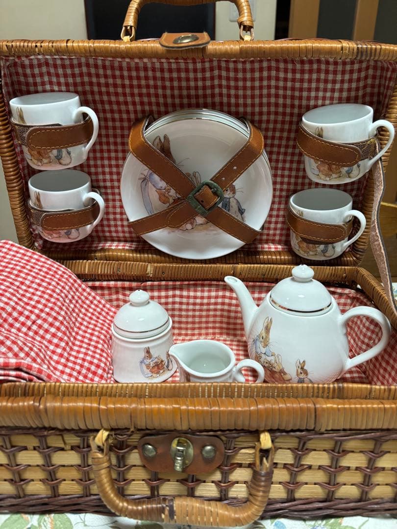 ピーターラビットティーセット　バスケット付き