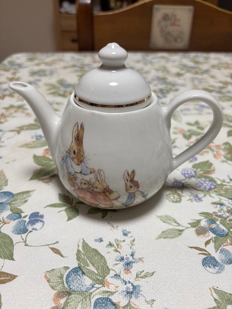 ピーターラビットティーセット　バスケット付き