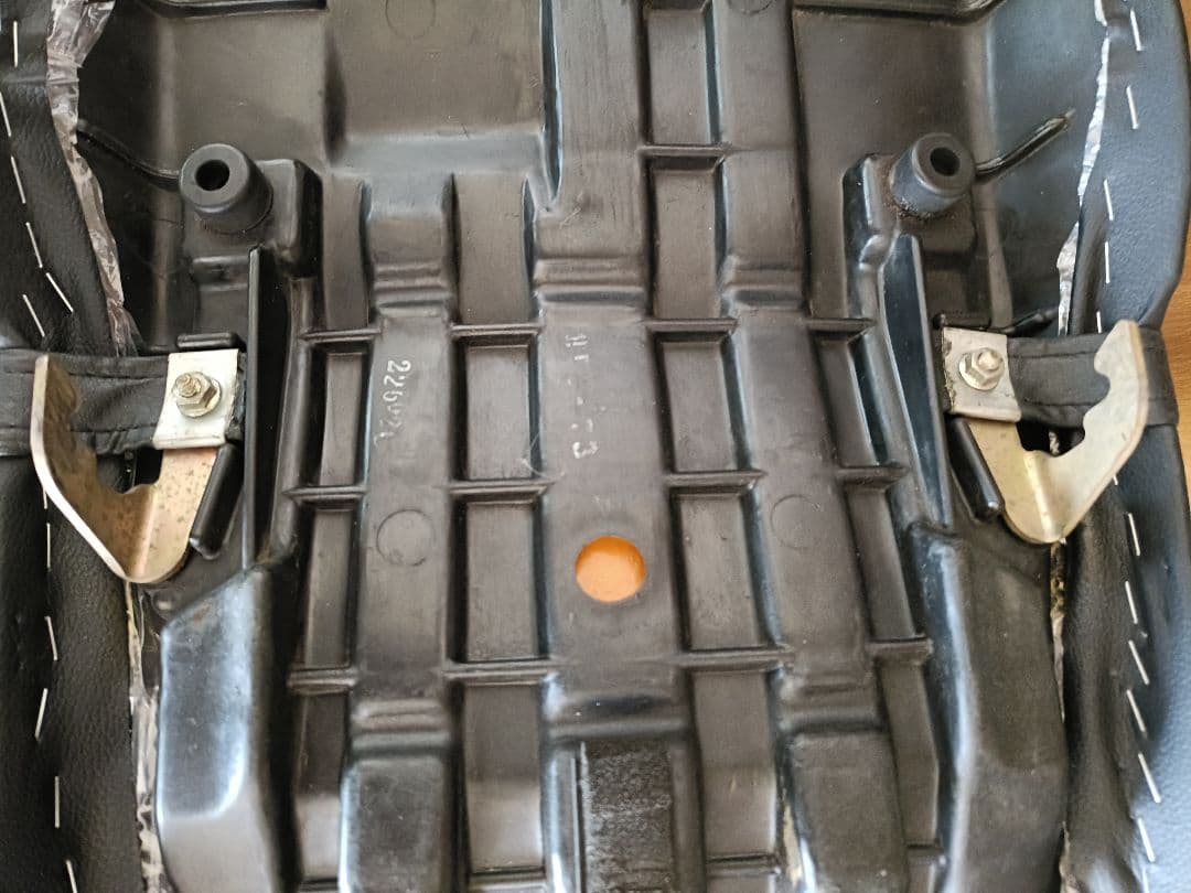 CB750 rc42 カスタムシート　ゴールドロゴ入り　張り替え未使用品