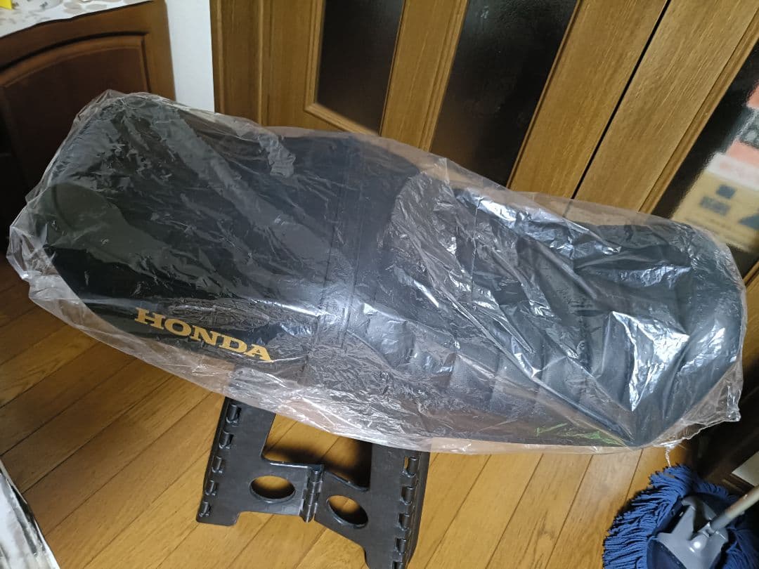 CB750 rc42 カスタムシート　ゴールドロゴ入り　張り替え未使用品