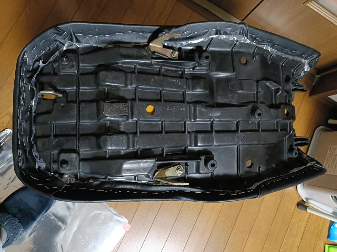 CB750 rc42 カスタムシート　ゴールドロゴ入り　張り替え未使用品