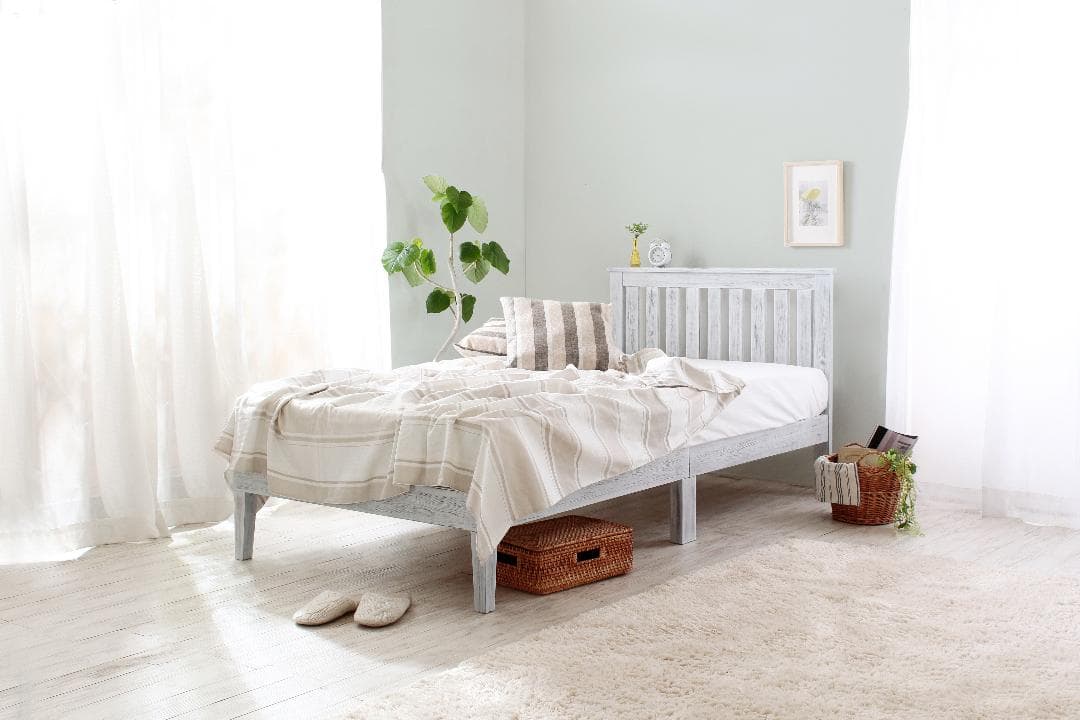 シャビー調のアンティークベッド【シングル　マットレスなし】