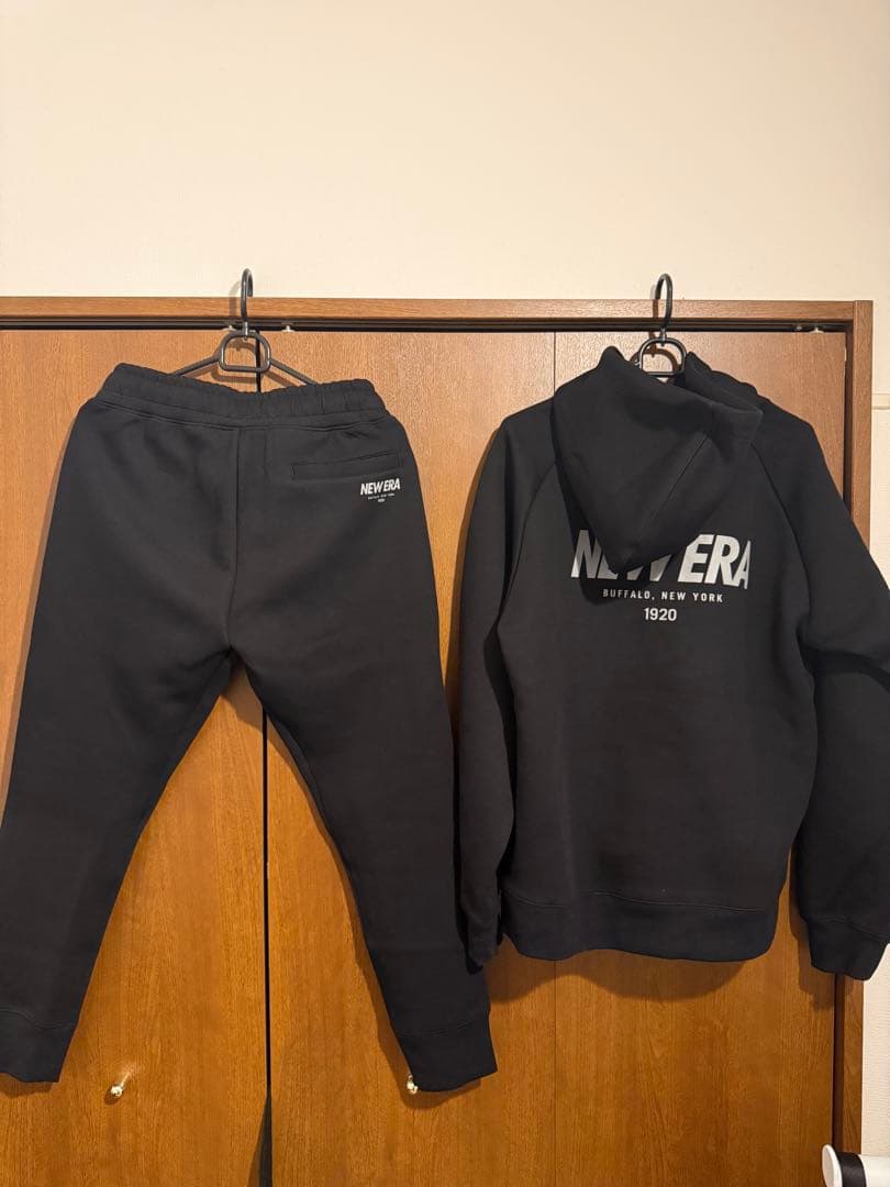 NEW ERA 1920ブラック スウェットパーカーとスウェット　セットアップ