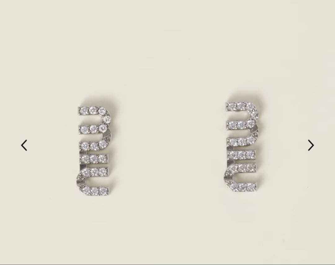 miumiu クリスタル付 メタル ピアス