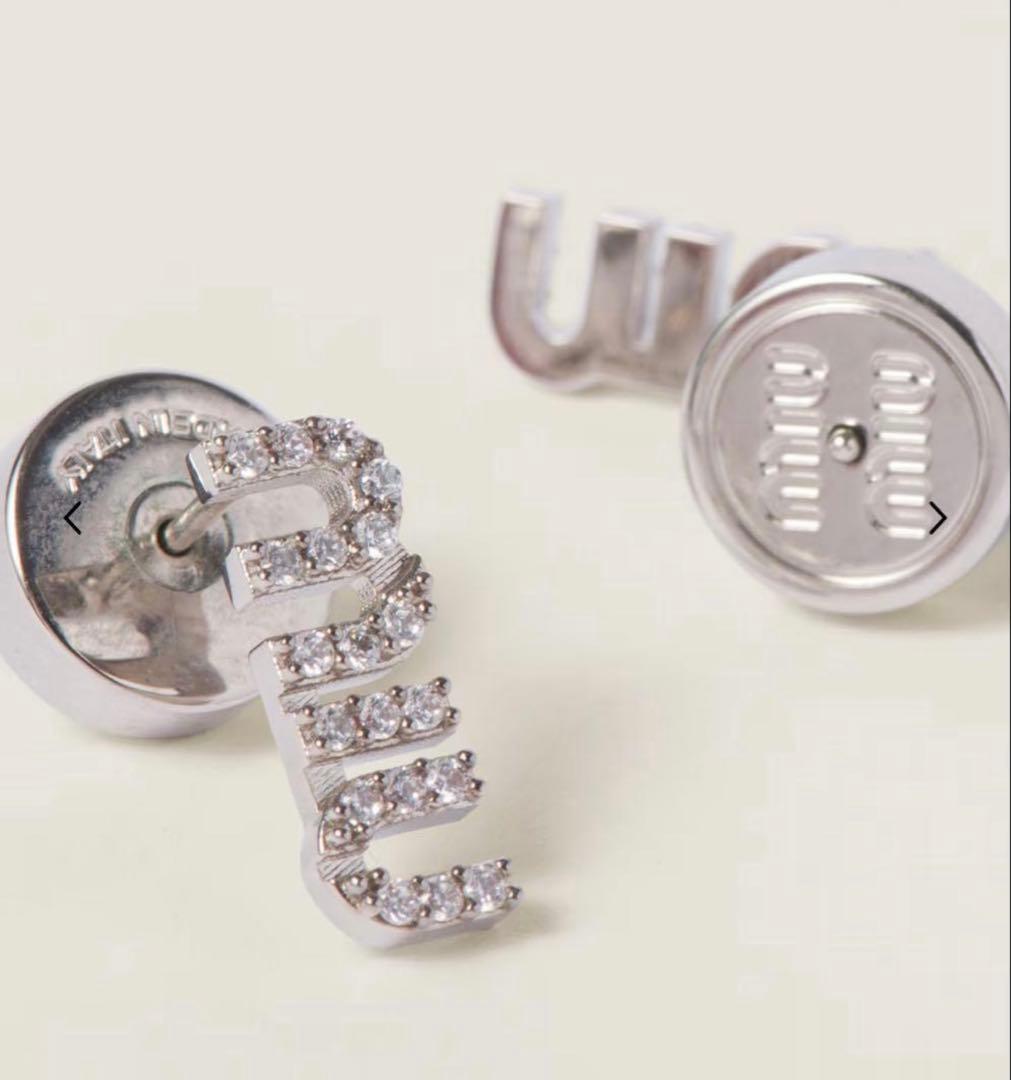 miumiu クリスタル付 メタル ピアス