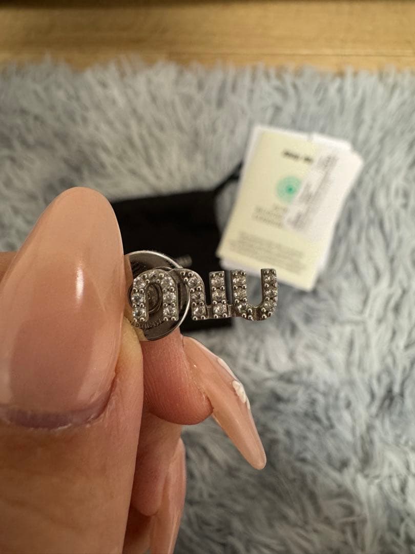 miumiu クリスタル付 メタル ピアス