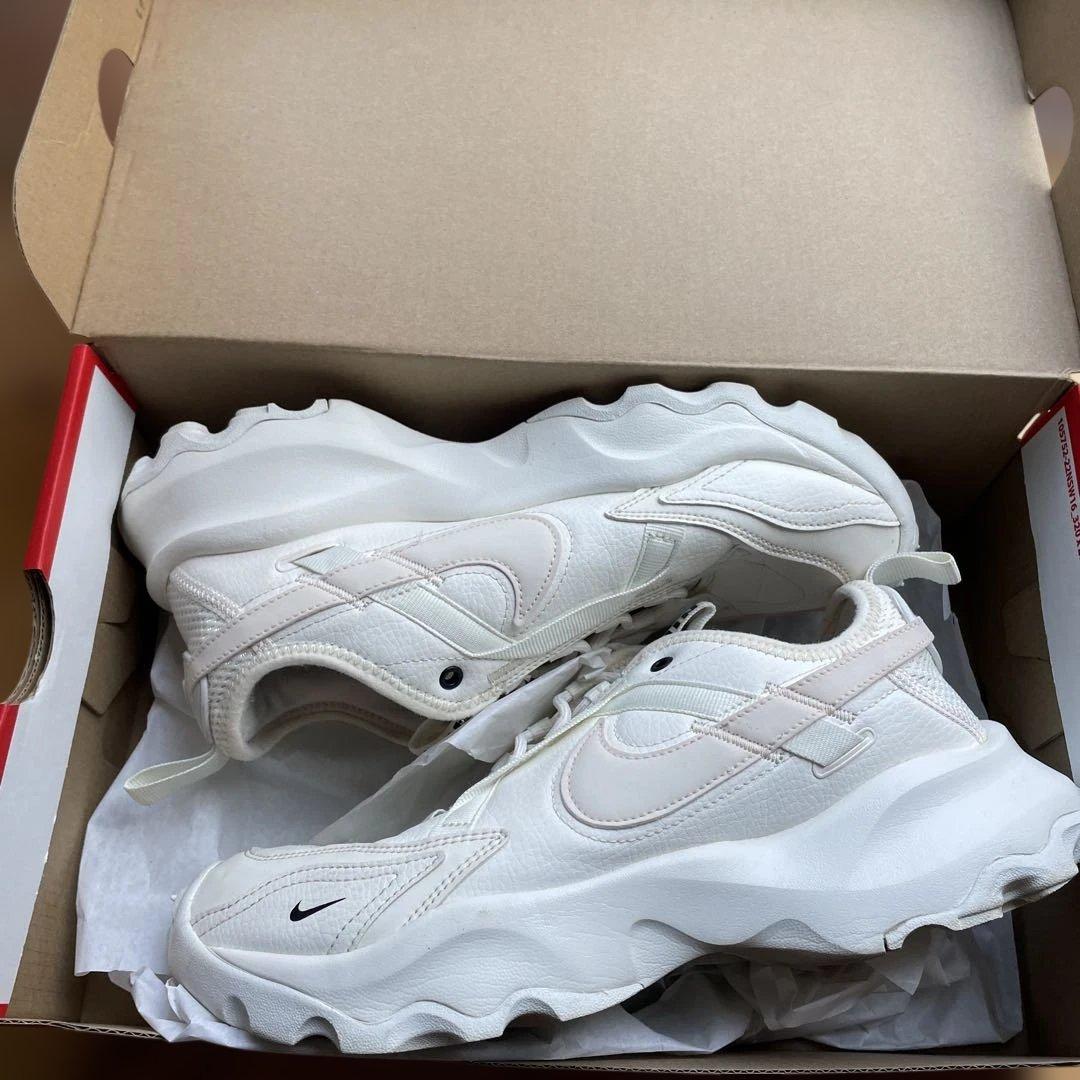 Nike ＴＣ7900 25.5センチ人気モデルホワイト スニーカー