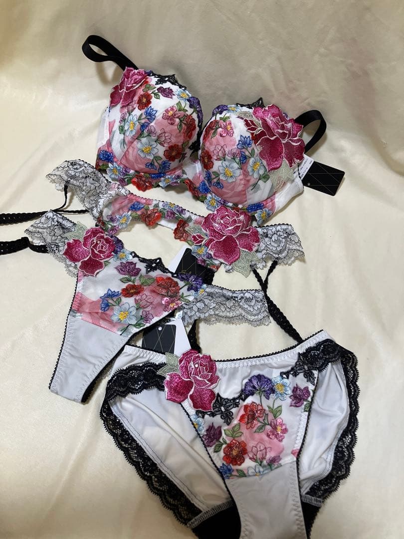 サルート60グループ F70 豪華4点セット ガーター付♪