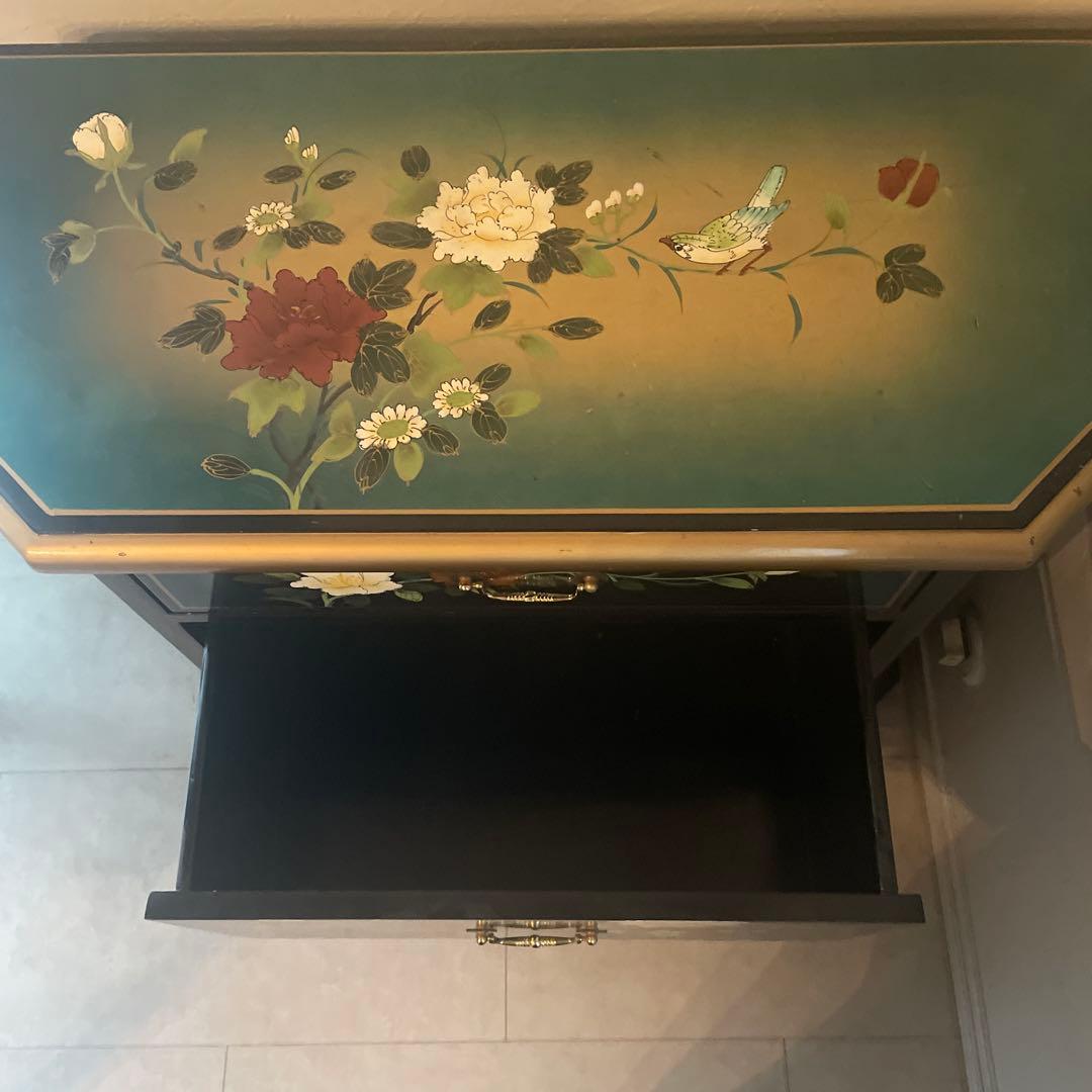 花と鳥の装飾が美しいタンス〔4/25以降の発送となります〕