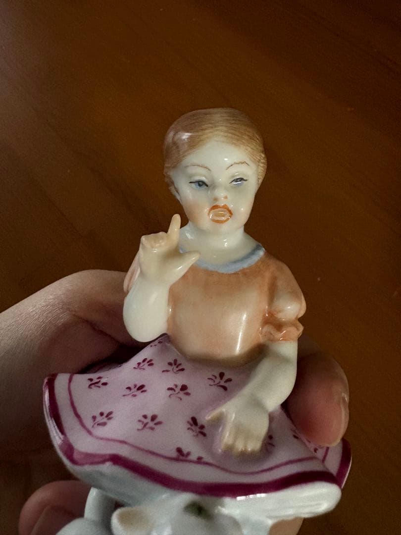 Herend ヘレンドフィギュリン 陶器人形少女と猫