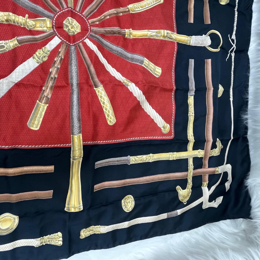 エルメス カレ90 大判スカーフ　シルク100％ 濃ネイビー　タグあり