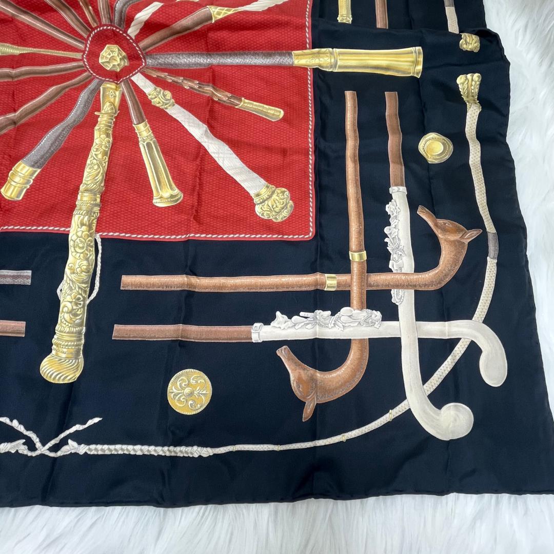 エルメス カレ90 大判スカーフ　シルク100％ 濃ネイビー　タグあり