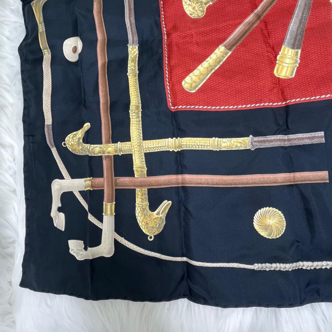 エルメス カレ90 大判スカーフ　シルク100％ 濃ネイビー　タグあり