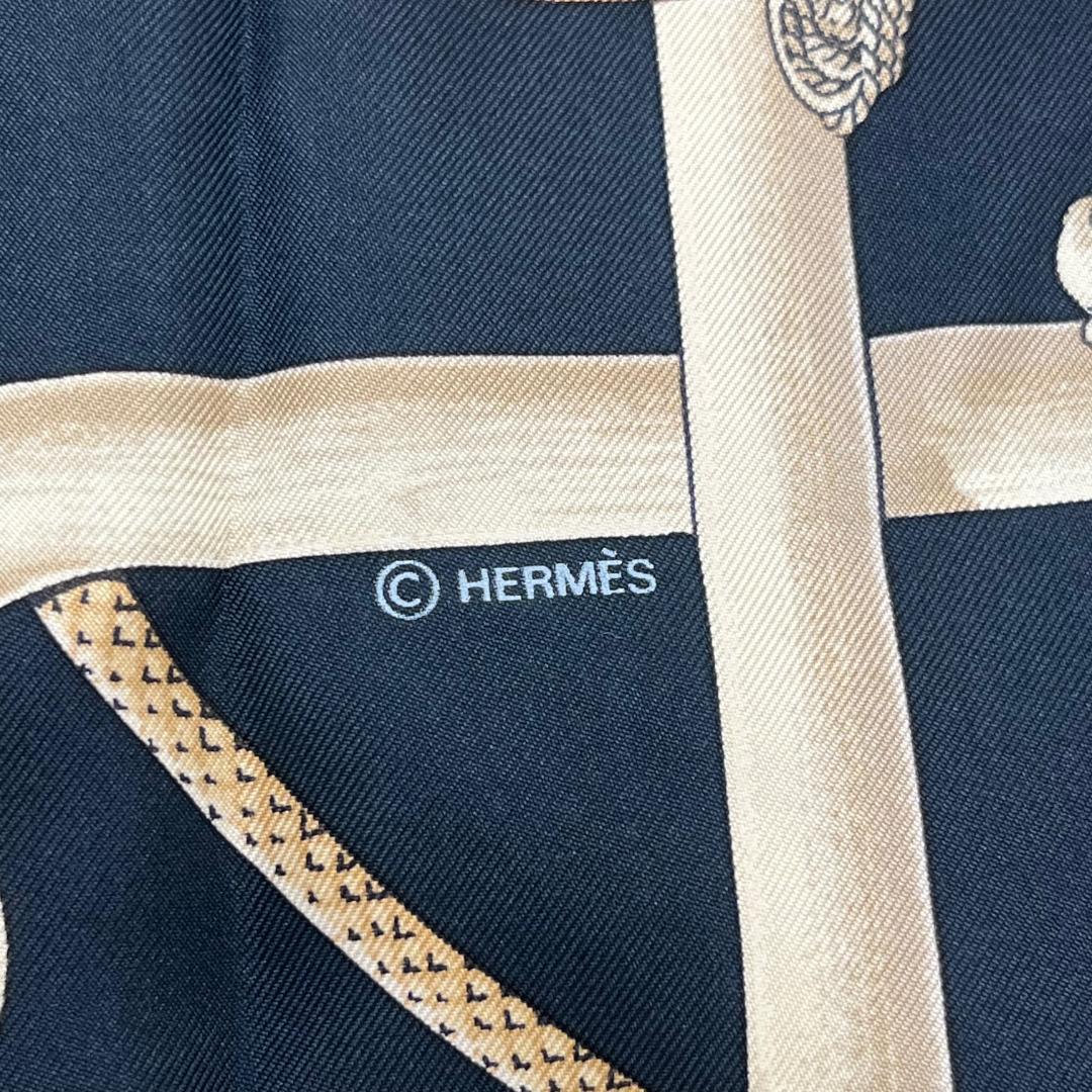 エルメス カレ90 大判スカーフ　シルク100％ 濃ネイビー　タグあり