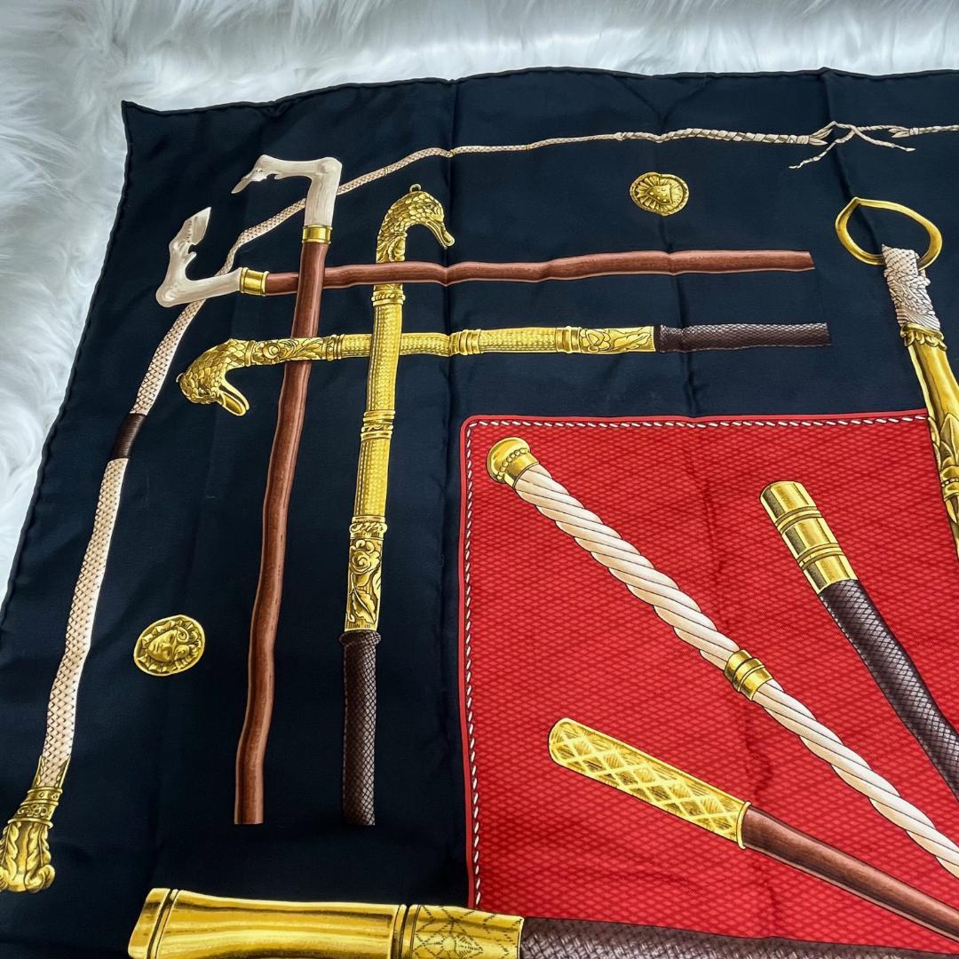 エルメス カレ90 大判スカーフ　シルク100％ 濃ネイビー　タグあり