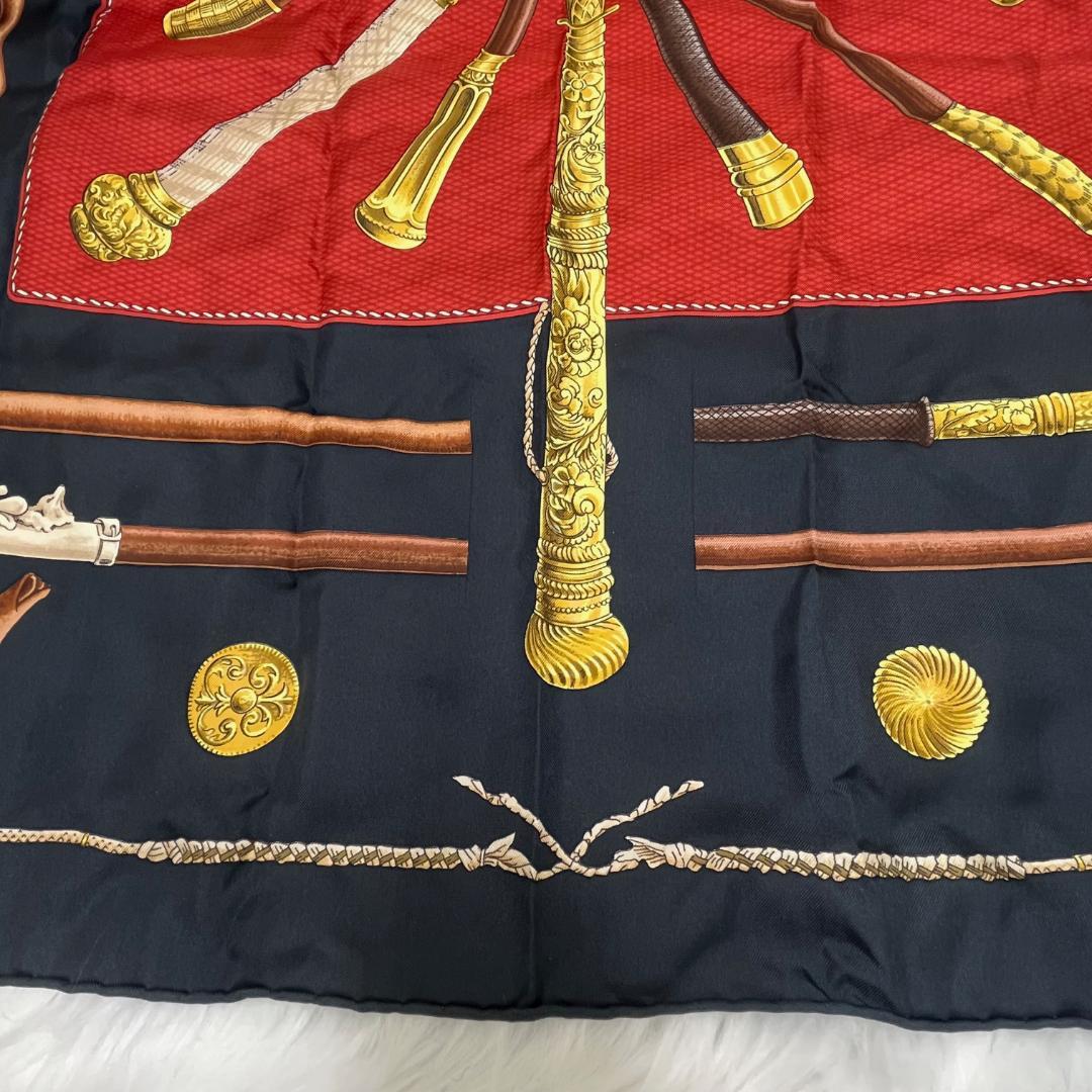 エルメス カレ90 大判スカーフ　シルク100％ 濃ネイビー　タグあり