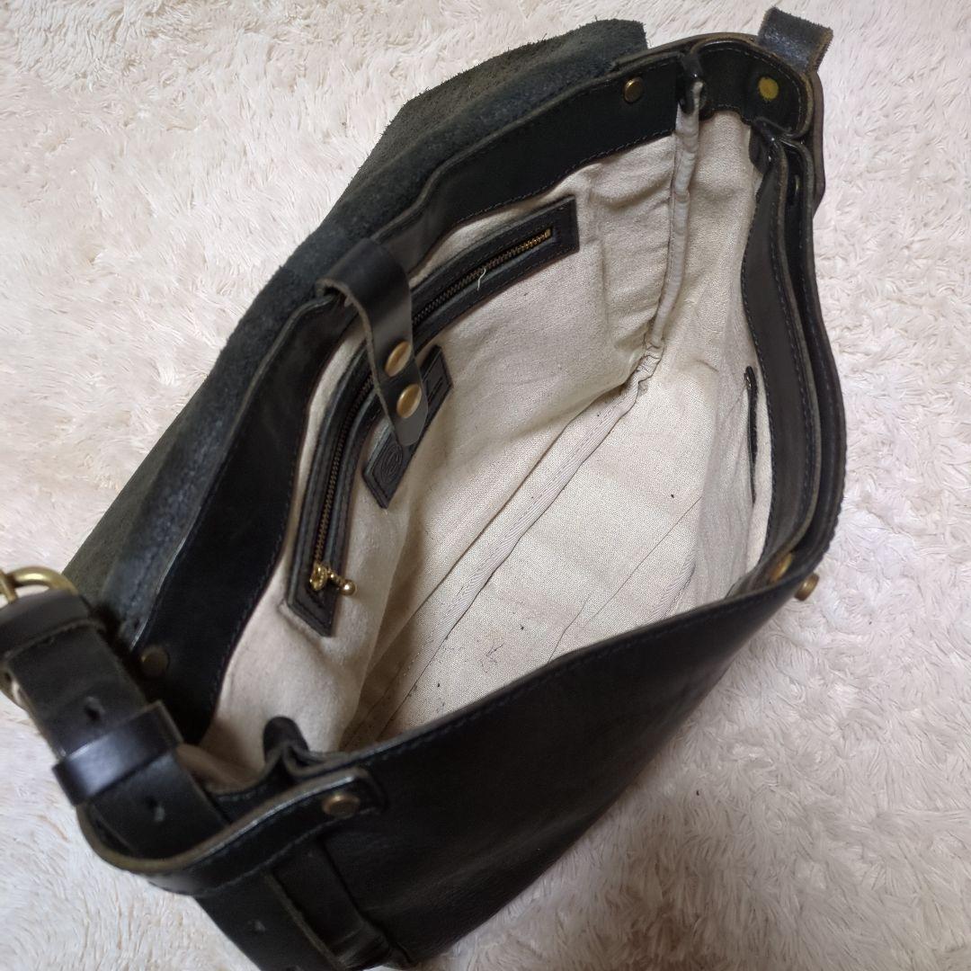 美品 SLOW レザーショルダーバッグ　メッセンジャーバッグ　ブラック