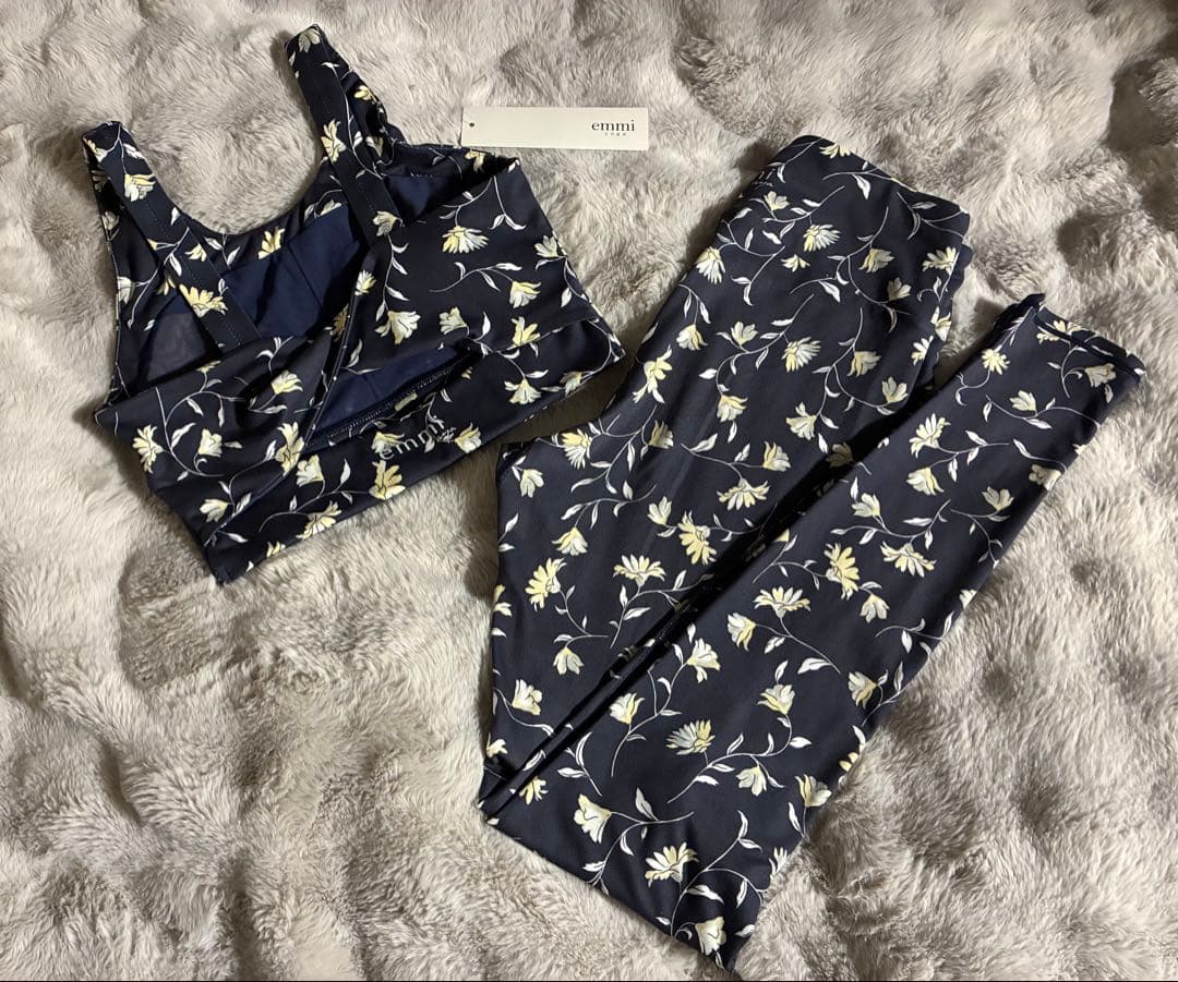 極美　emmi×aya エミヨガ×アヤ　コラボ　ヨガウェア　スミグレー　サイズ０