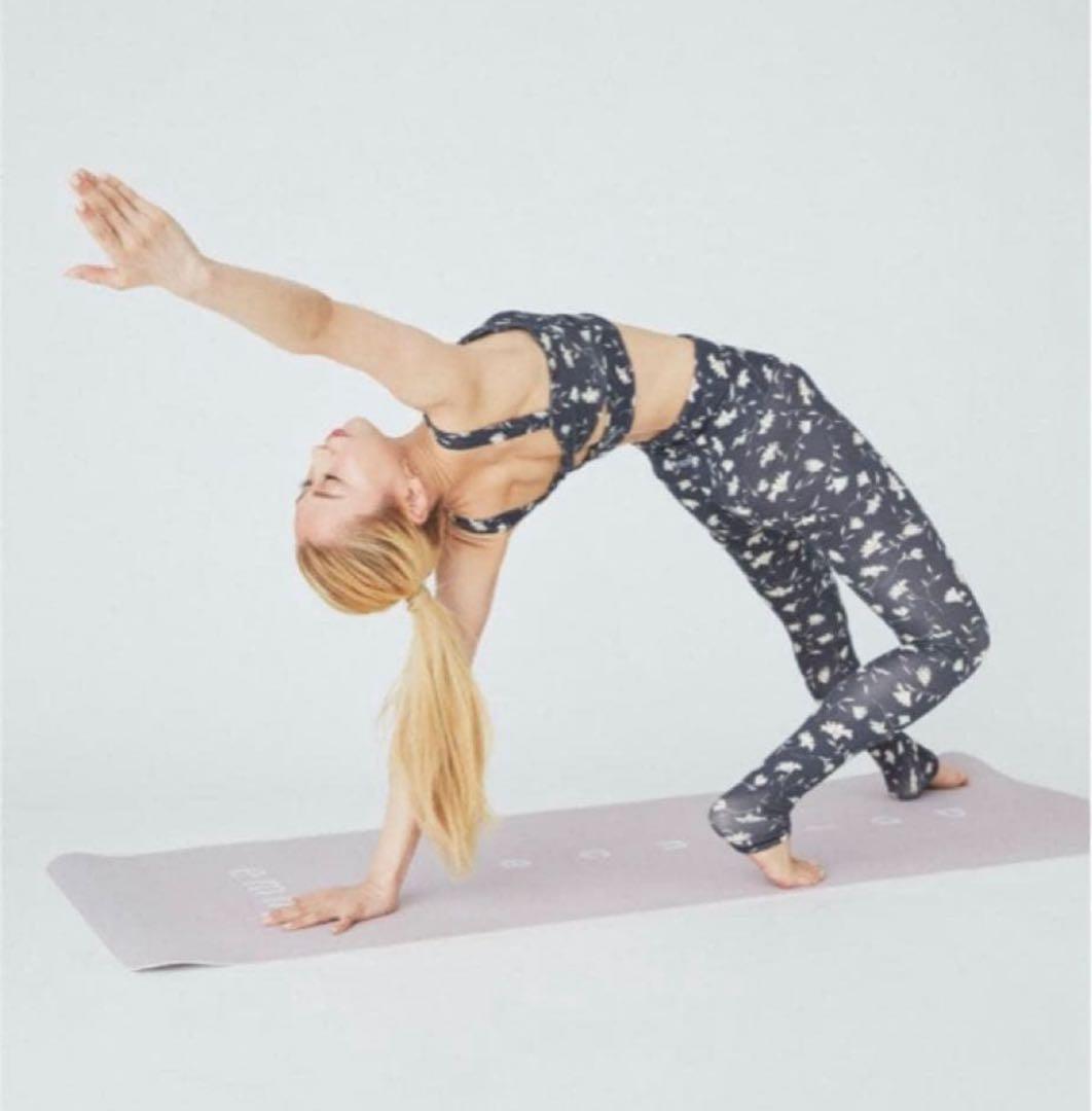 極美　emmi×aya エミヨガ×アヤ　コラボ　ヨガウェア　スミグレー　サイズ０