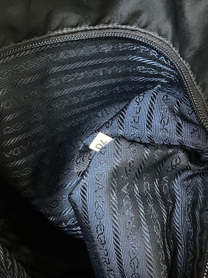 【人気】PRADA ナイロン トートバッグ 三角プレート 王冠