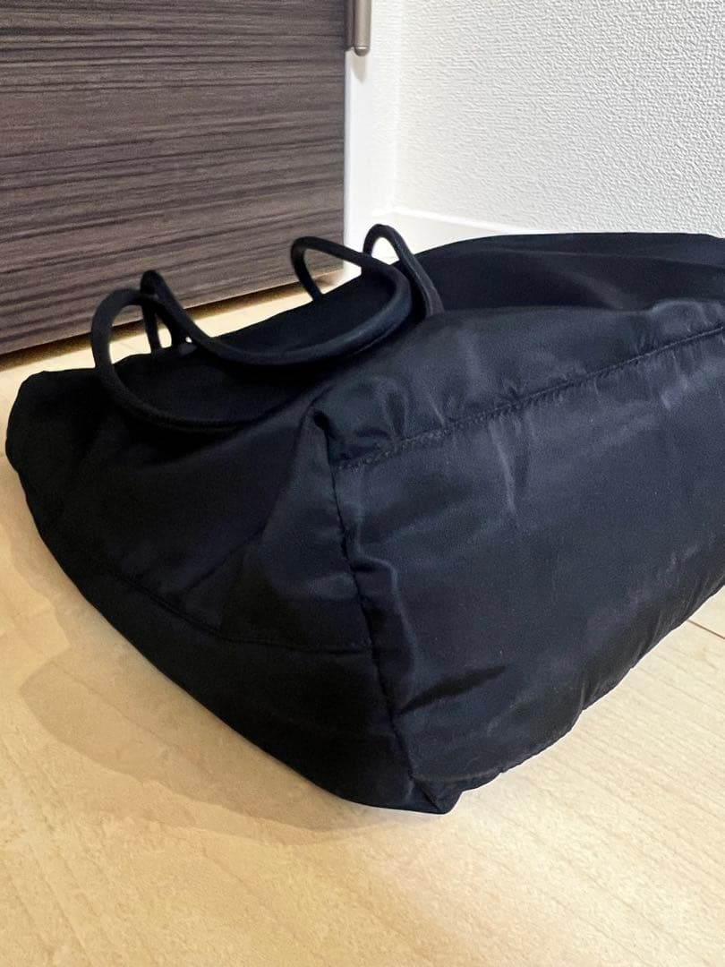 【人気】PRADA ナイロン トートバッグ 三角プレート 王冠