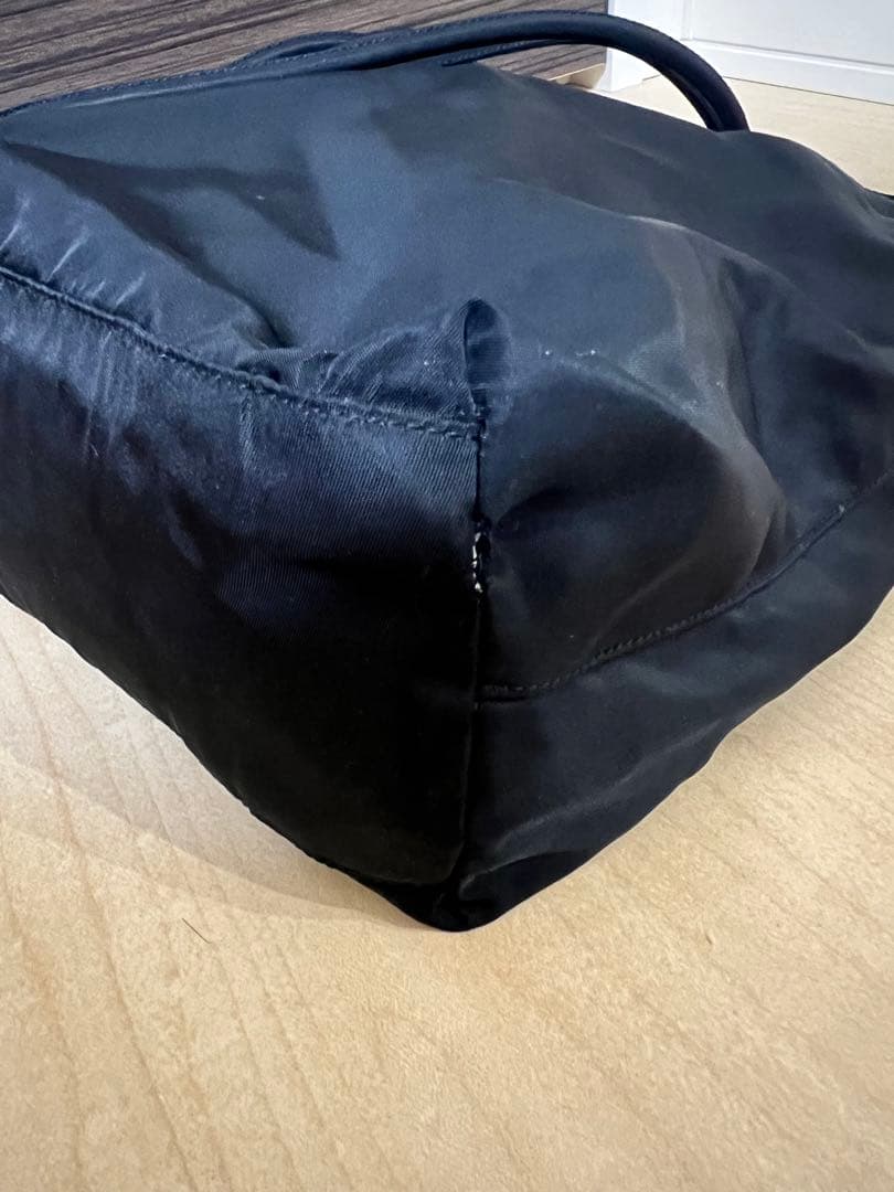 【人気】PRADA ナイロン トートバッグ 三角プレート 王冠