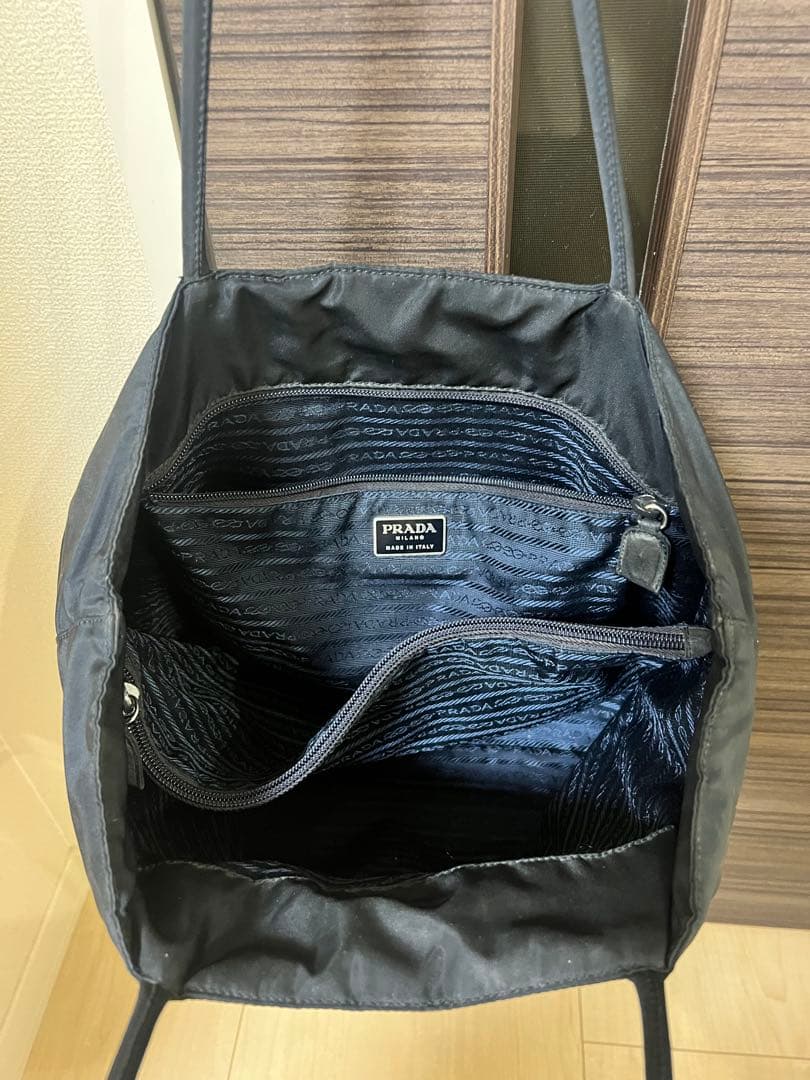 【人気】PRADA ナイロン トートバッグ 三角プレート 王冠