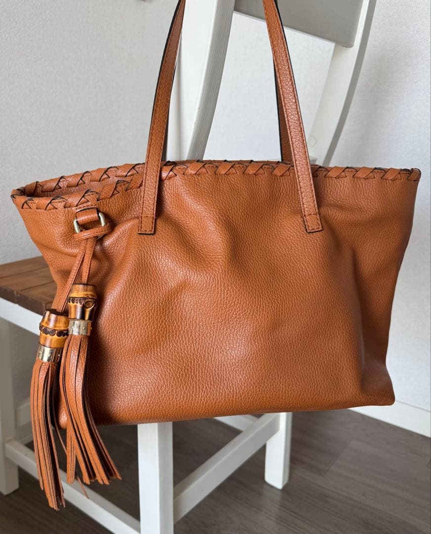 グッチ　レザートートバック肩掛け　キャメルタッセルA4収納