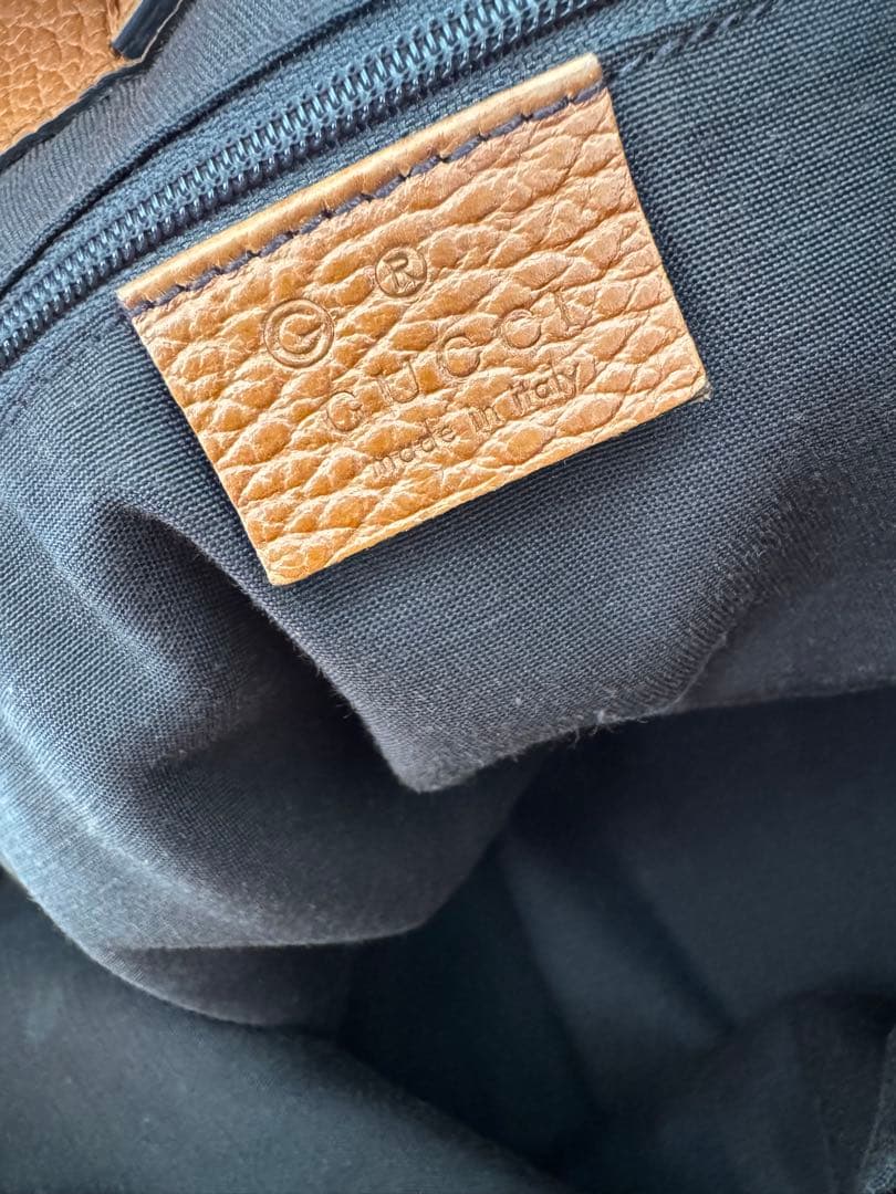 グッチ　レザートートバック肩掛け　キャメルタッセルA4収納