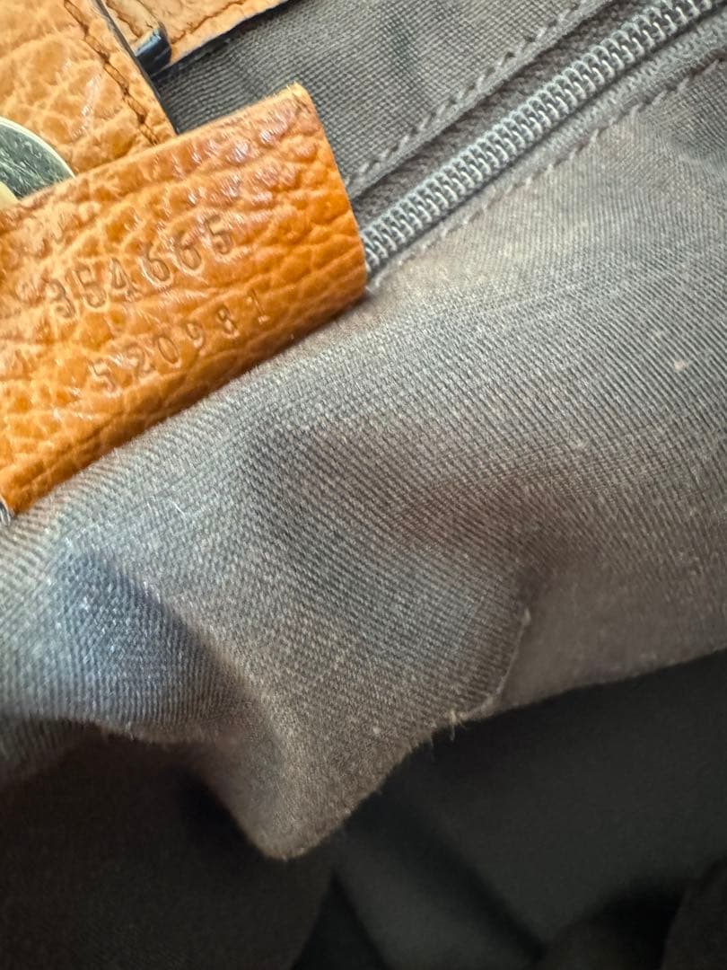 グッチ　レザートートバック肩掛け　キャメルタッセルA4収納