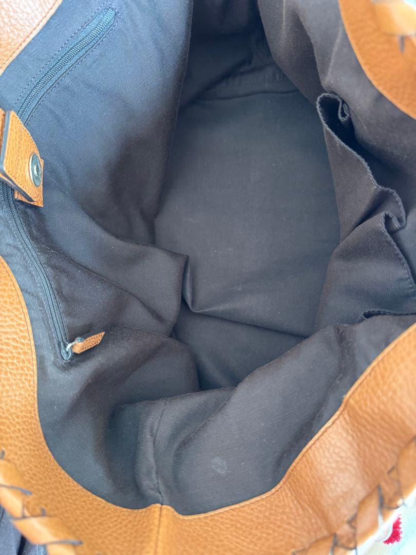 グッチ　レザートートバック肩掛け　キャメルタッセルA4収納