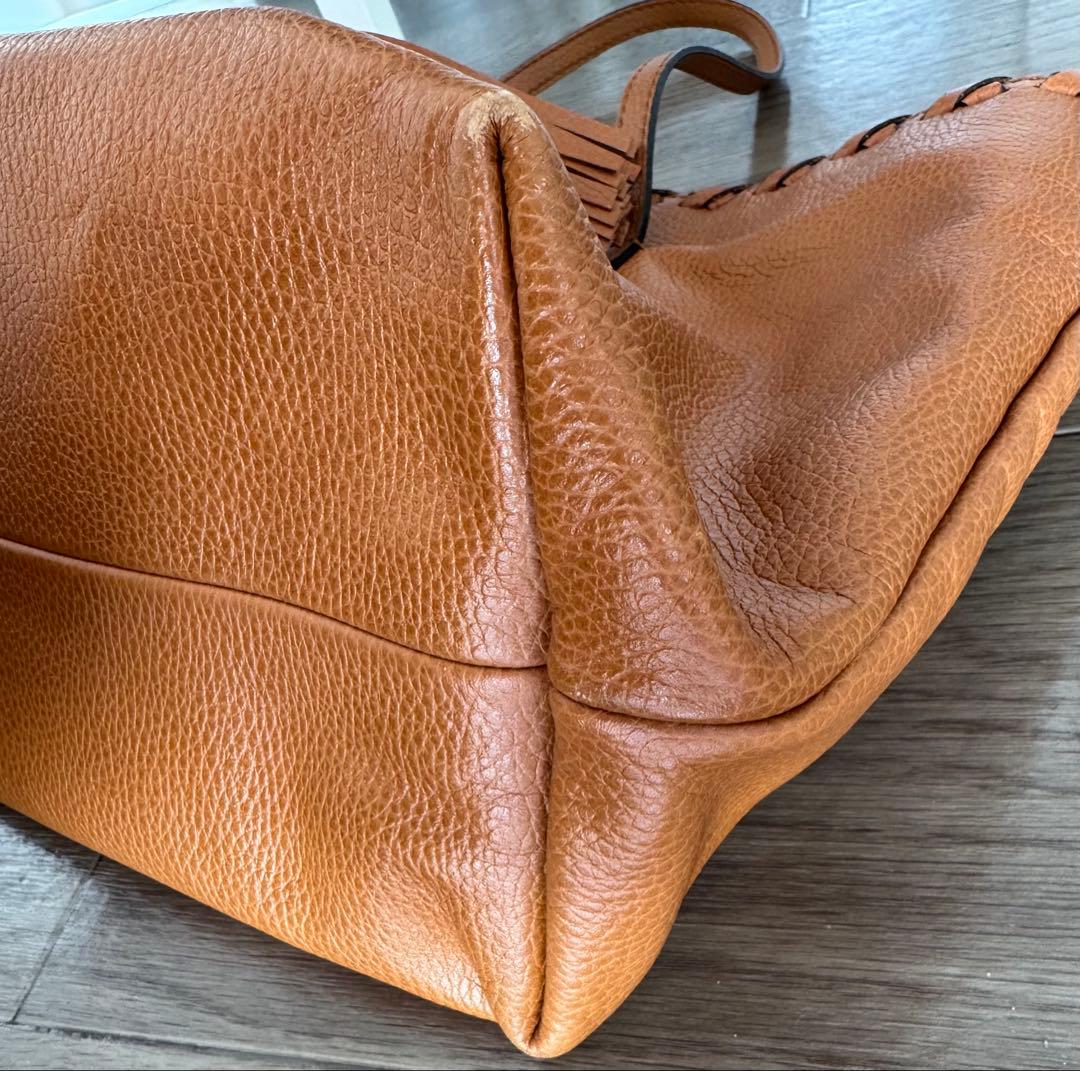 グッチ　レザートートバック肩掛け　キャメルタッセルA4収納