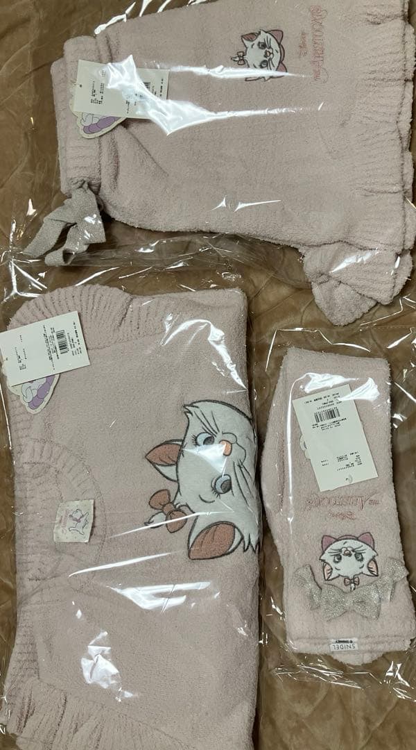 スナイデルホーム　マリー　 ニットプルオーバー&ショートパンツ&ハイソックス