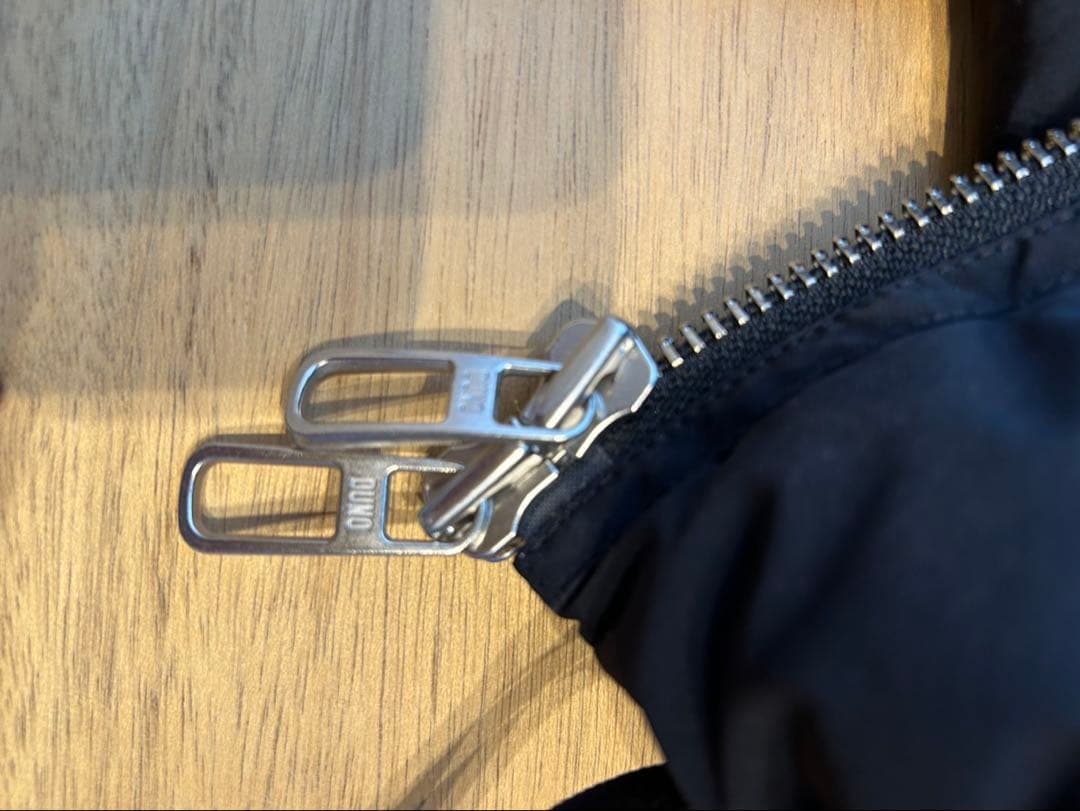 フード付きブラックダウンジャケット【クリーニング済】DUNO