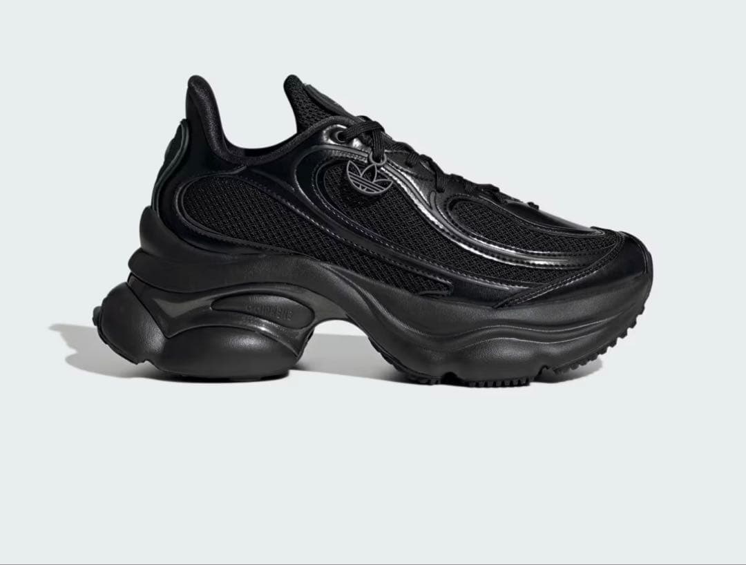 adidas OZVENUZ 23.5cmスニーカー　オズヴィーナス