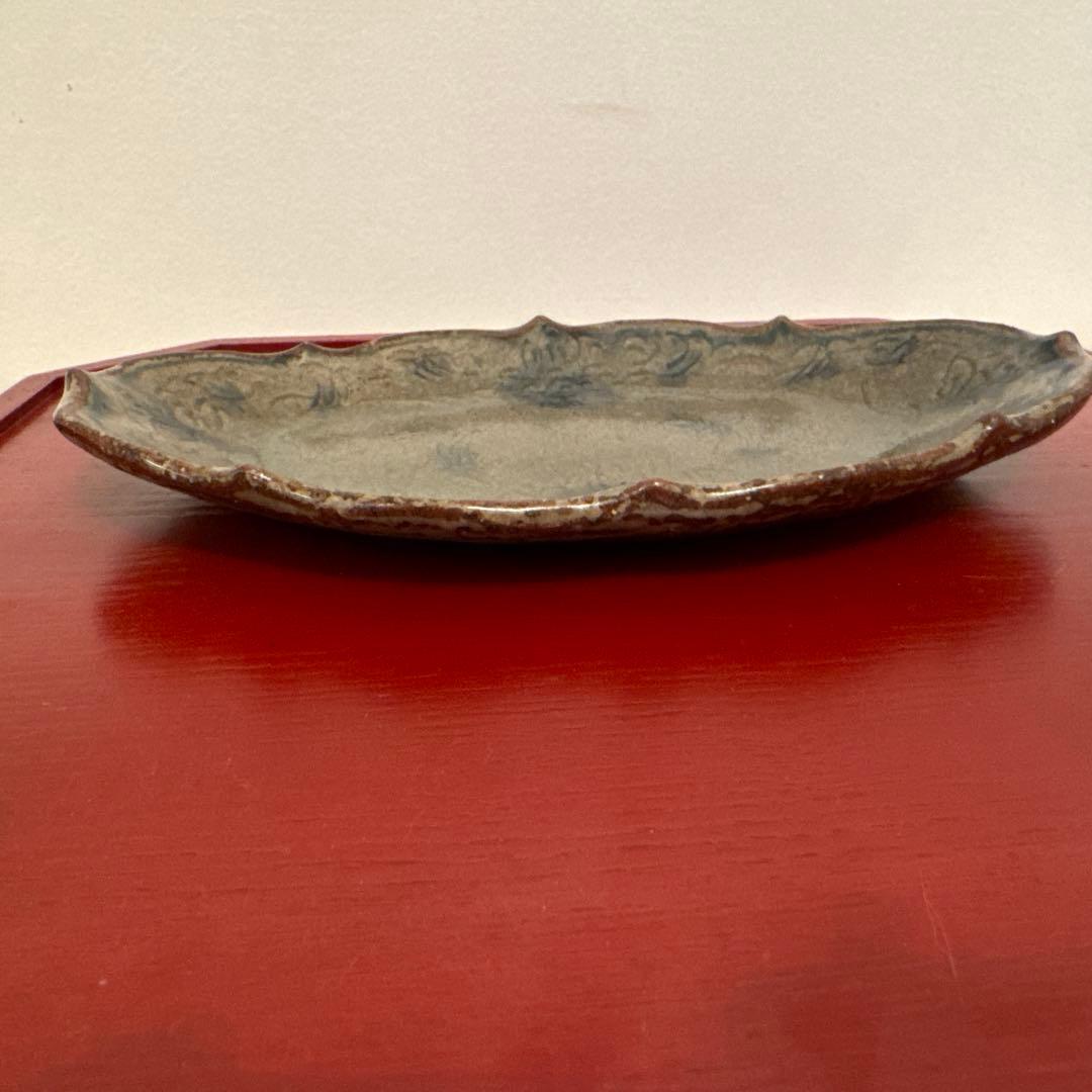 イムサエムさんのお皿 花模様の陶器製楕円皿 約30cm x 20cm