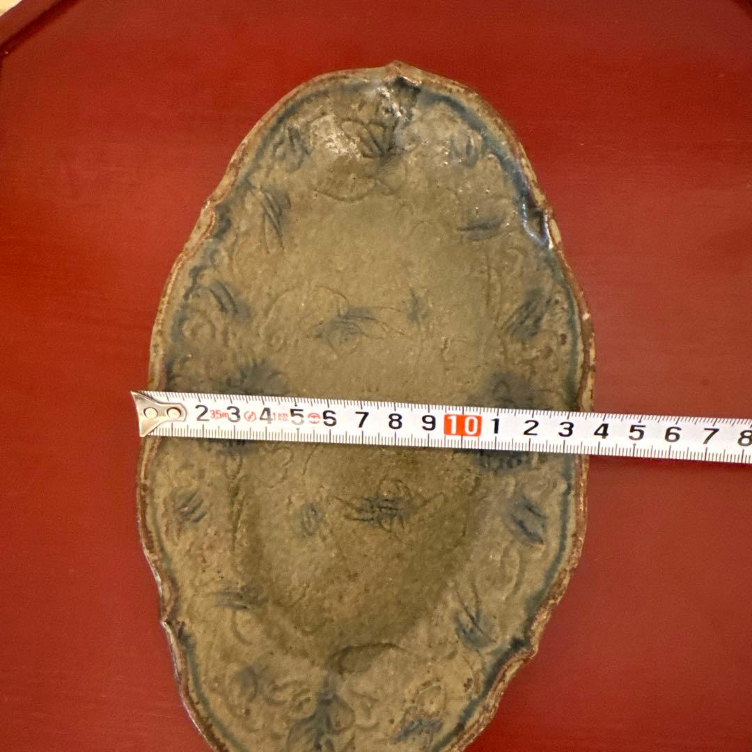 イムサエムさんのお皿 花模様の陶器製楕円皿 約30cm x 20cm