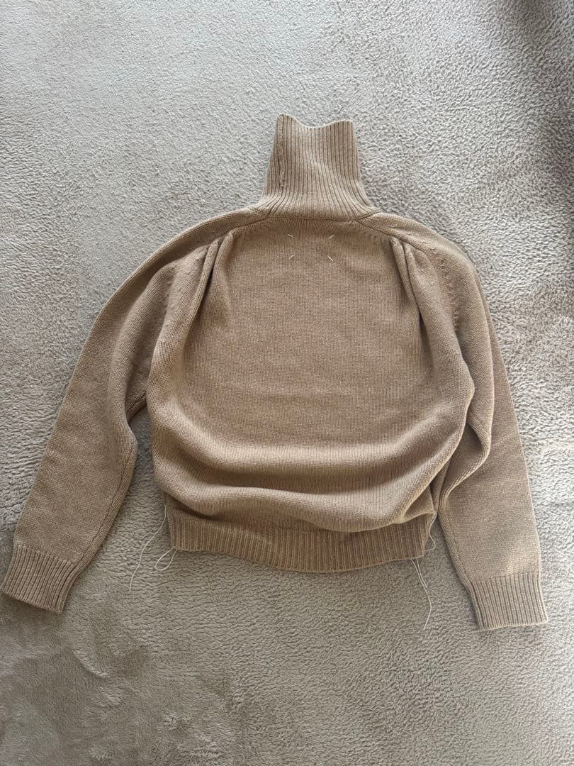 マルタンマルジェラベージュ タートルネック ニット