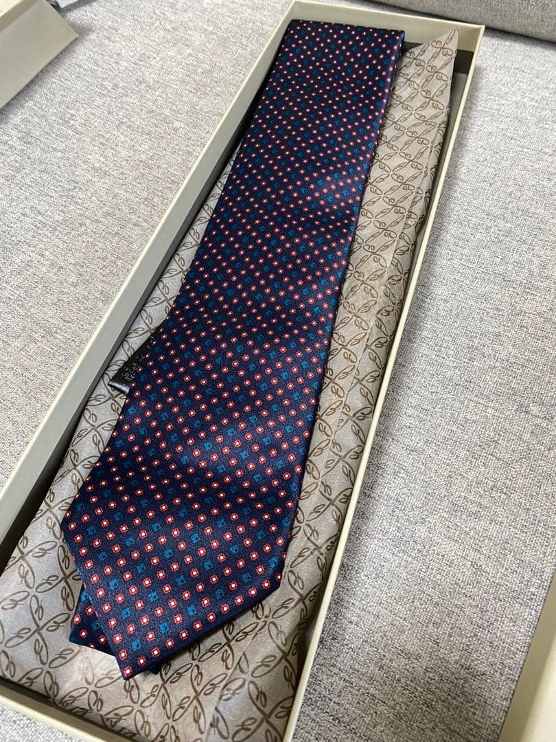 ブリオーニ　ネクタイ　箱付き