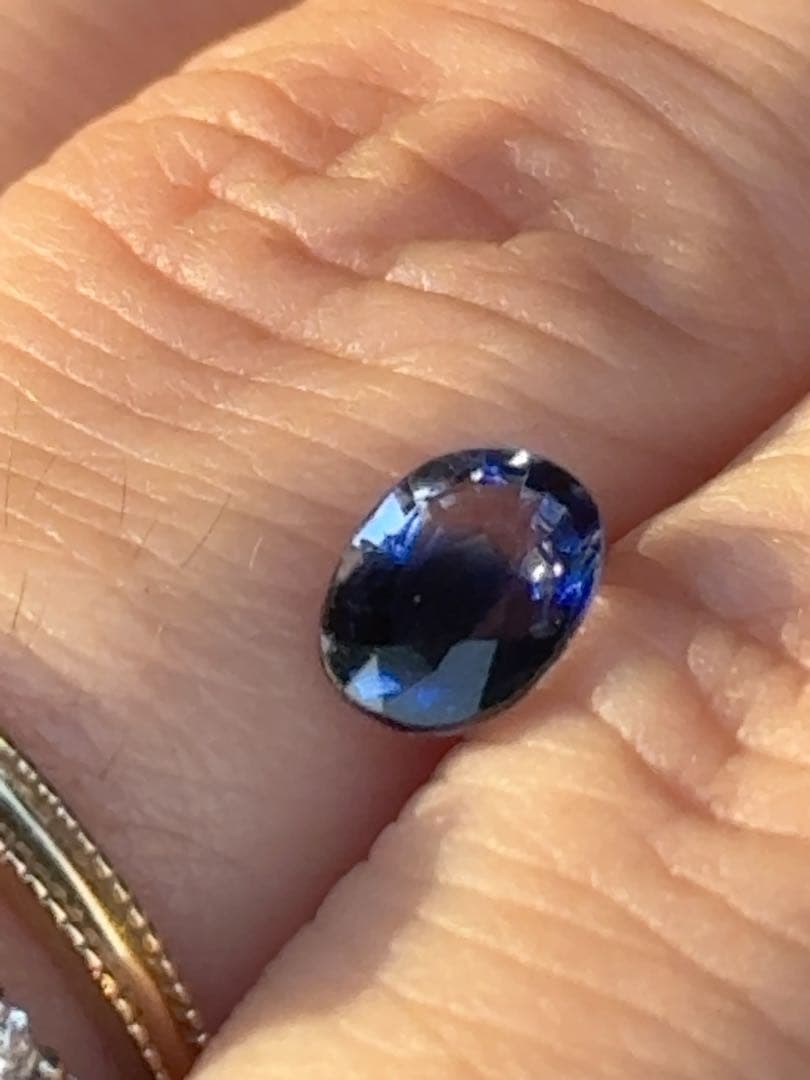 ブルーティント　バイカラーサファイア　ルース　加熱