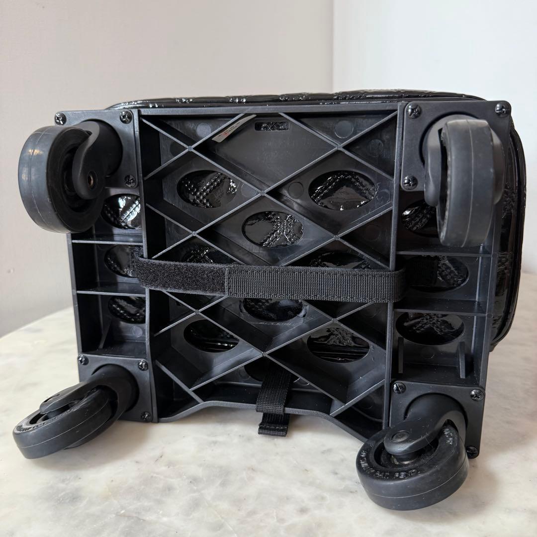 SWANY スワニー　エマイロ キルティング エナメルキャリーケース　機内持ち込