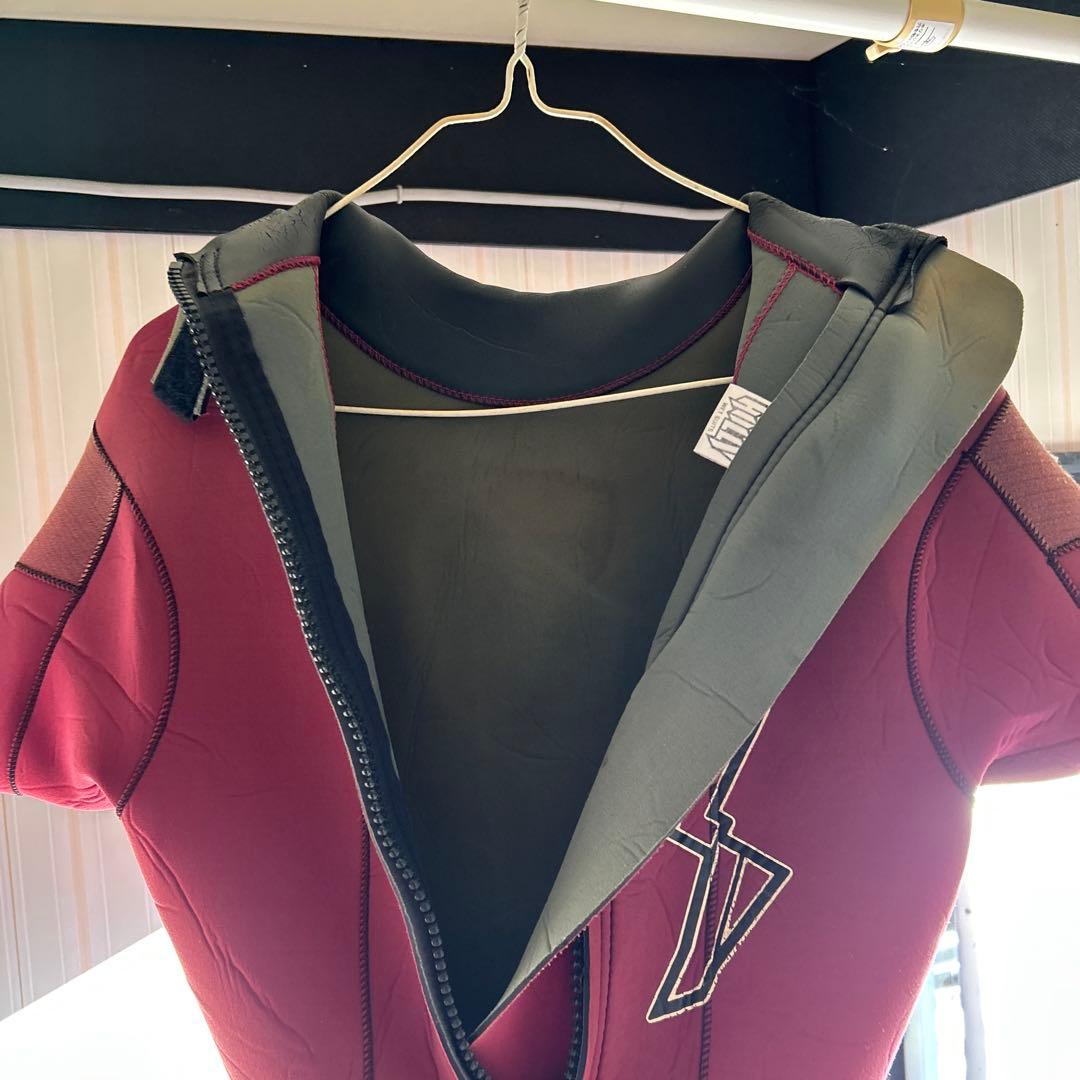 値下 正規品HOLLYスプリングウェットスーツ L赤