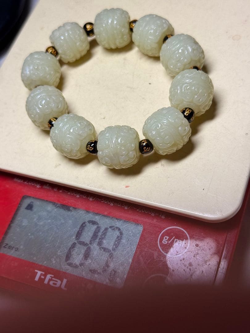 絶品　和田白玉彫玉ブレスレット