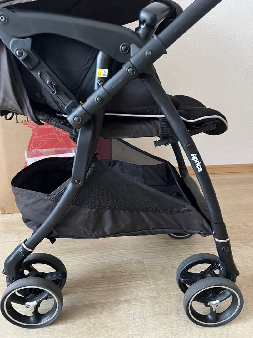 アップリカ　ラクーナクッションフリープラス 2023年製　ベージュ