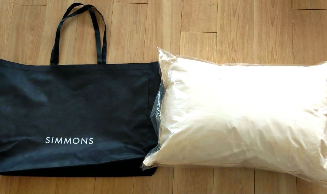Simmons クリーム色 枕 収納バッグ付き 新品 デラックスフェザーピロー