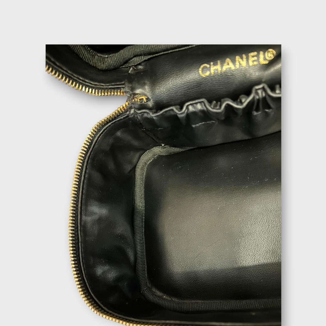 CHANEL シャネル バニティバッグ 化粧ポーチ 小物入れ　エナメル