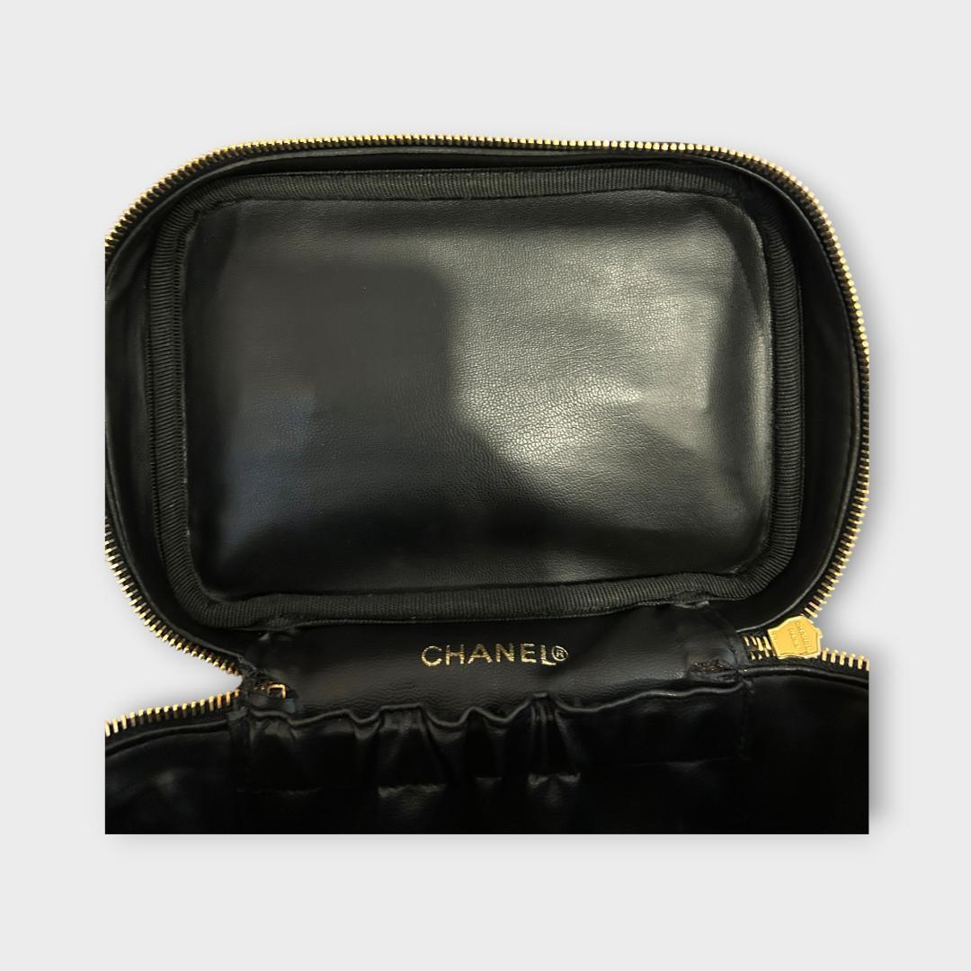 CHANEL シャネル バニティバッグ 化粧ポーチ 小物入れ　エナメル